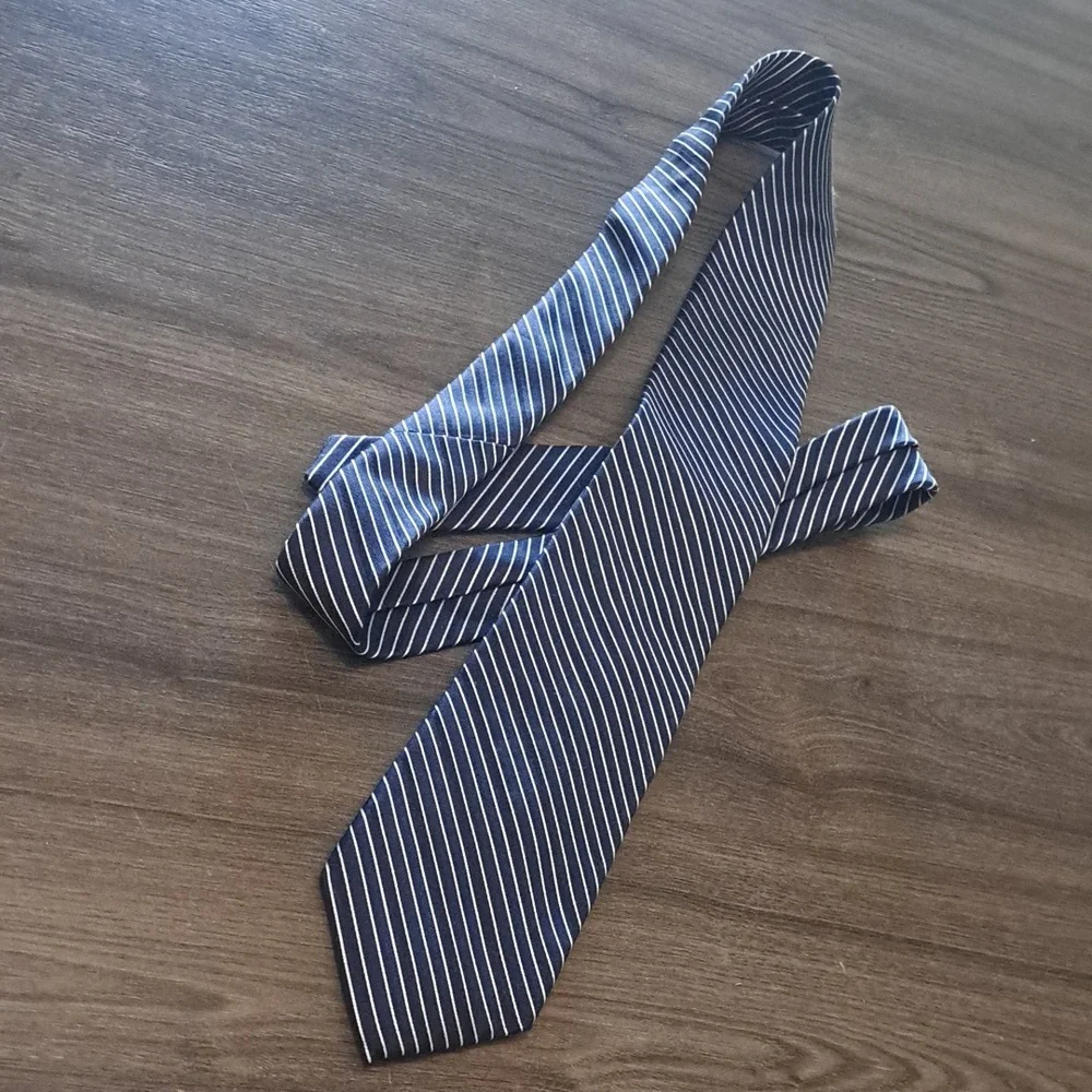 Michael Kors Striped Blue Silk Tie - Picture 6 of 6